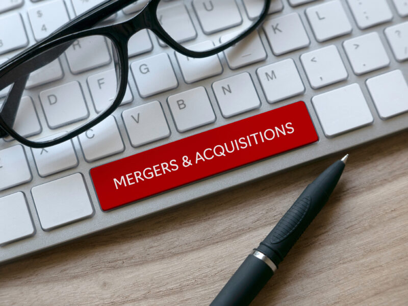Las fusiones y adquisiciones, conocidas por su sigla en inglés M&A (de mergers and acquisitions)